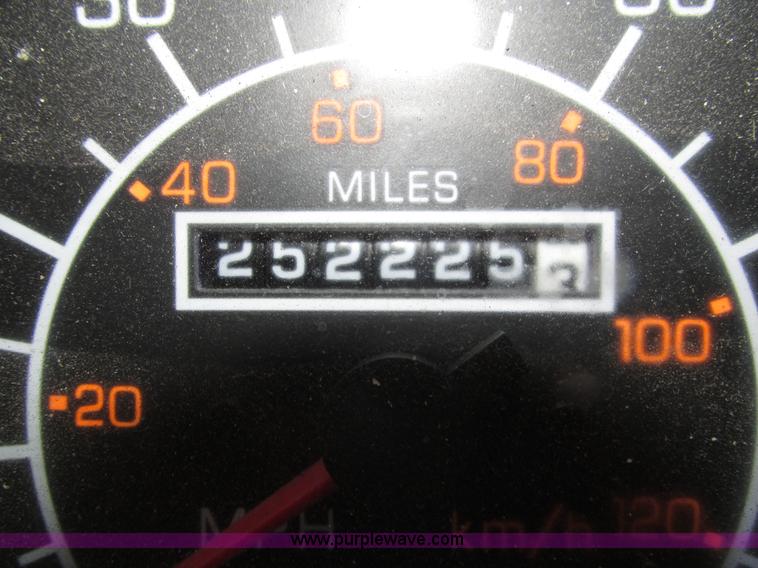 image for item J8788 2000 Kenworth W900 semi truck