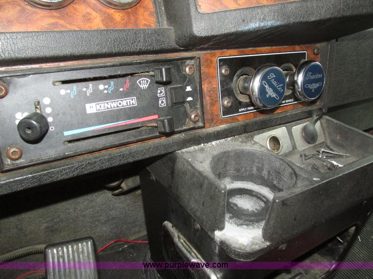 image for item J8788 2000 Kenworth W900 semi truck