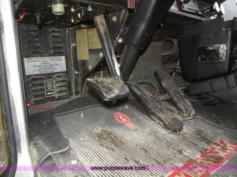 image for item J8788 2000 Kenworth W900 semi truck