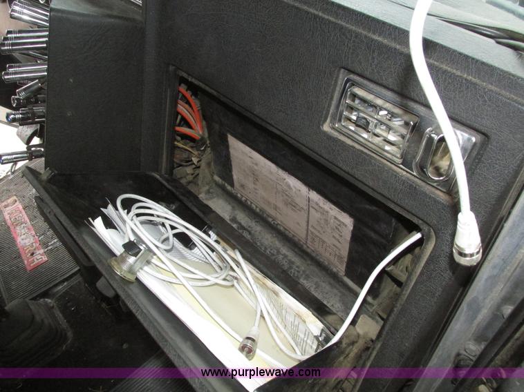 image for item J8788 2000 Kenworth W900 semi truck