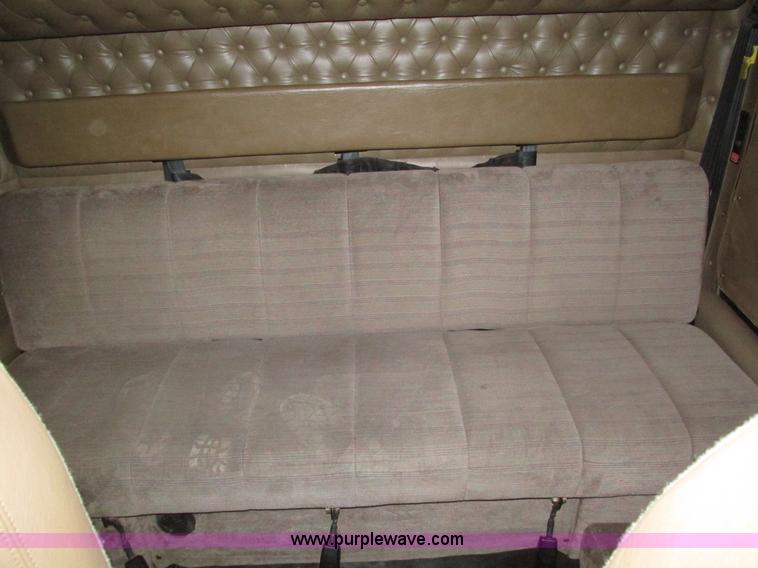 image for item J8788 2000 Kenworth W900 semi truck