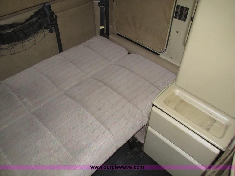 image for item J8788 2000 Kenworth W900 semi truck