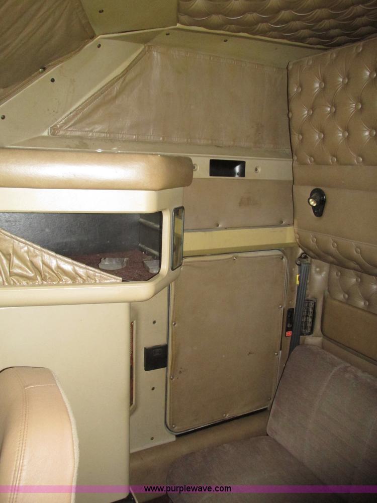 image for item J8788 2000 Kenworth W900 semi truck