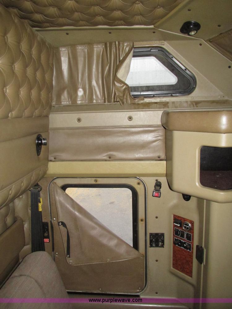 image for item J8788 2000 Kenworth W900 semi truck