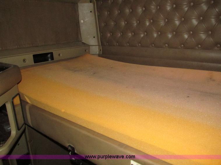 image for item J8788 2000 Kenworth W900 semi truck