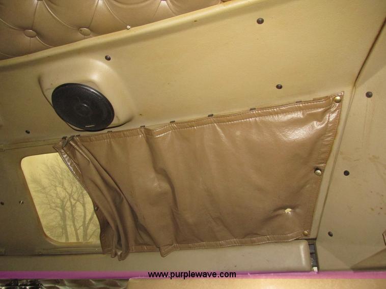 image for item J8788 2000 Kenworth W900 semi truck