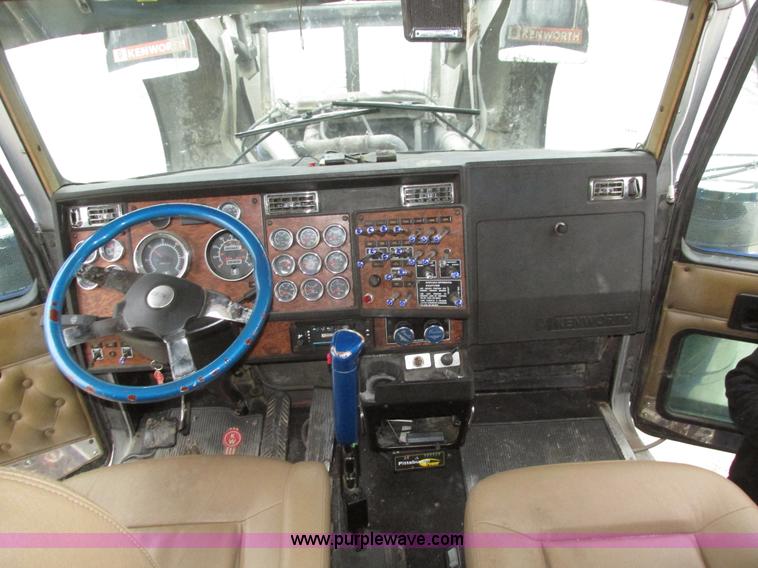 image for item J8788 2000 Kenworth W900 semi truck