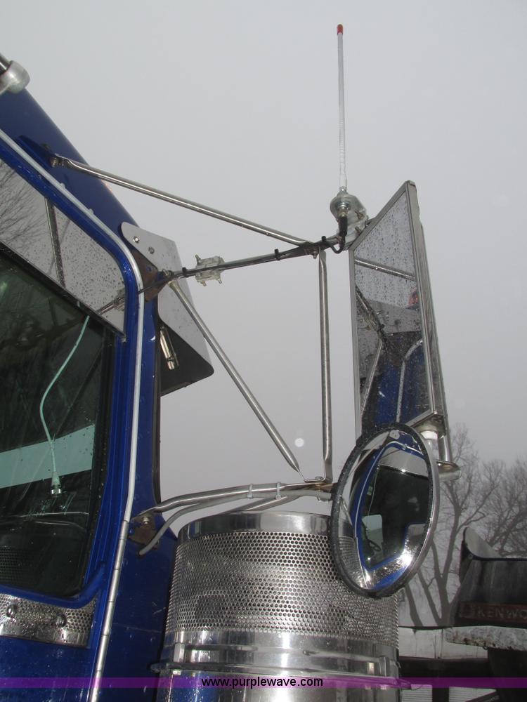 image for item J8788 2000 Kenworth W900 semi truck