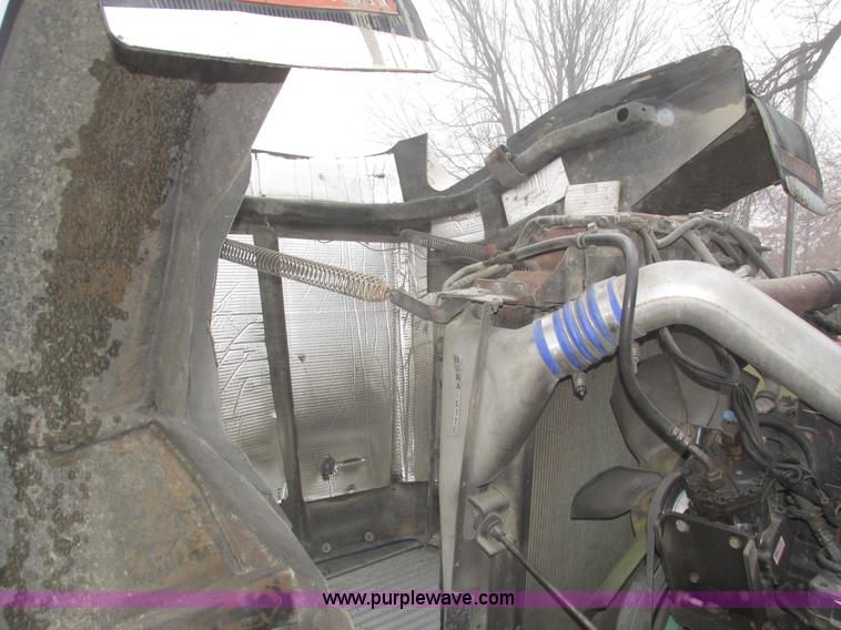 image for item J8788 2000 Kenworth W900 semi truck