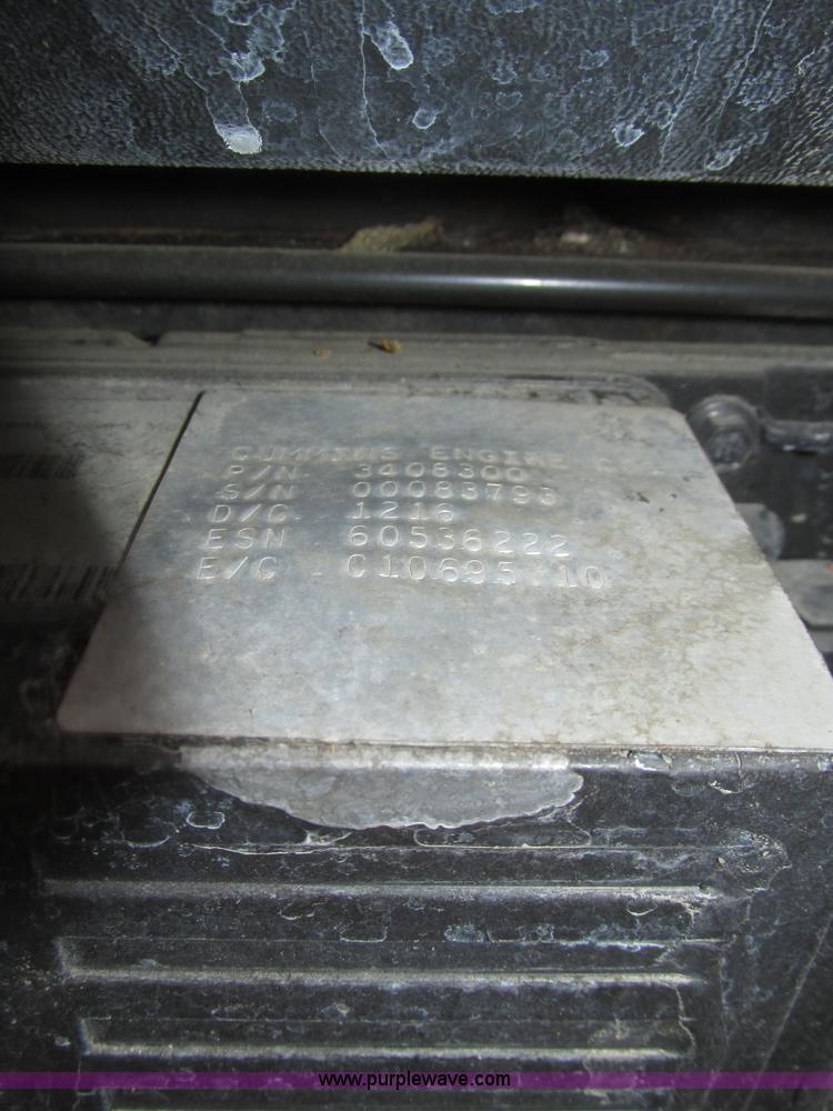 image for item J8788 2000 Kenworth W900 semi truck