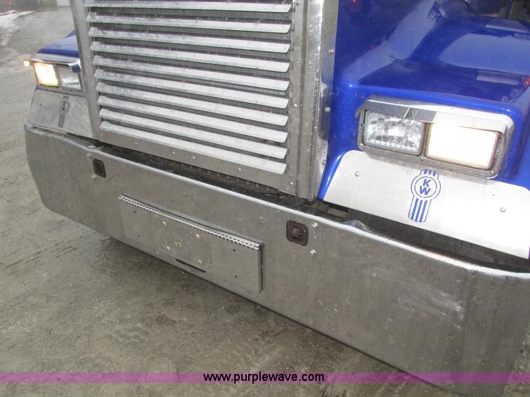 image for item J8788 2000 Kenworth W900 semi truck