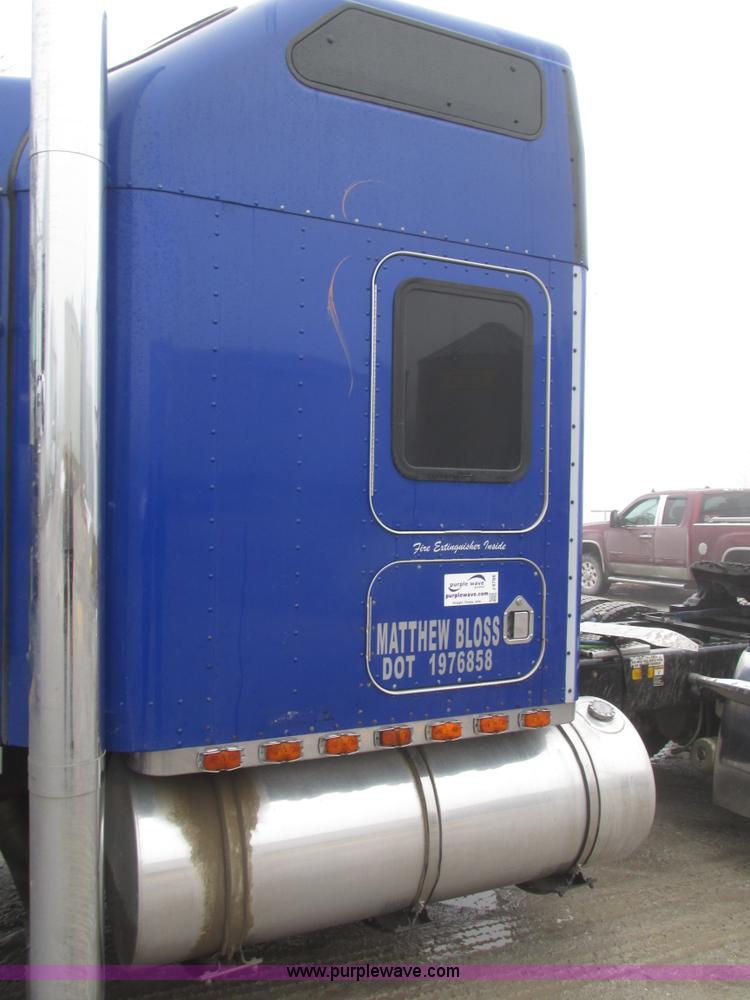 image for item J8788 2000 Kenworth W900 semi truck