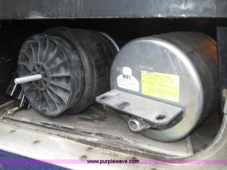 image for item J8788 2000 Kenworth W900 semi truck