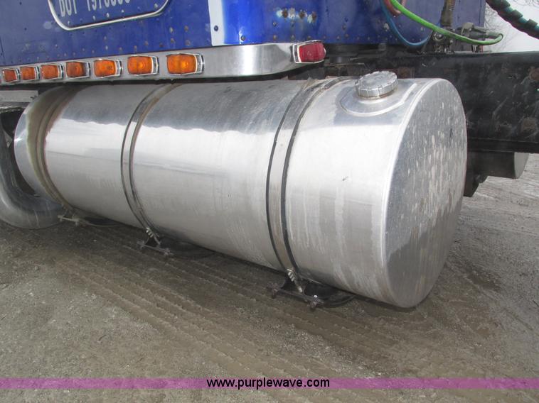 image for item J8788 2000 Kenworth W900 semi truck