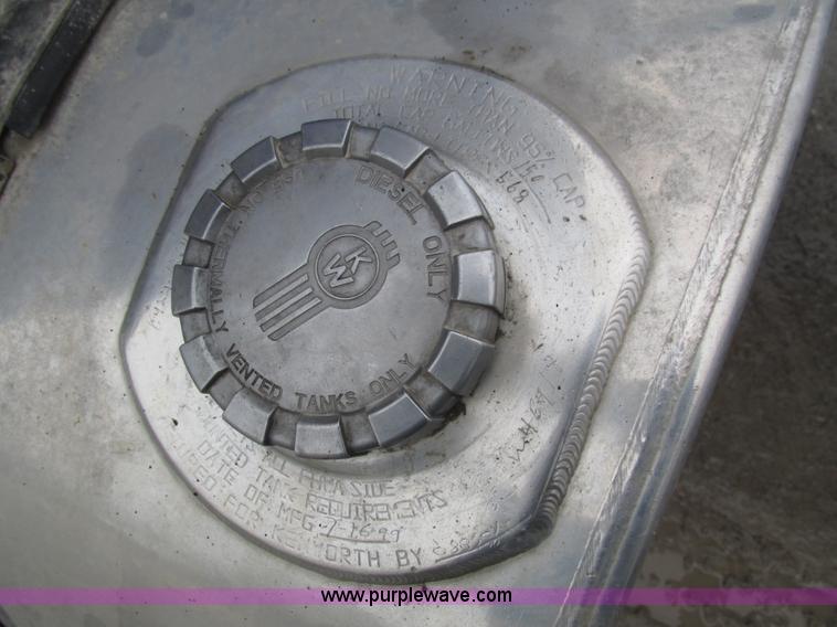 image for item J8788 2000 Kenworth W900 semi truck