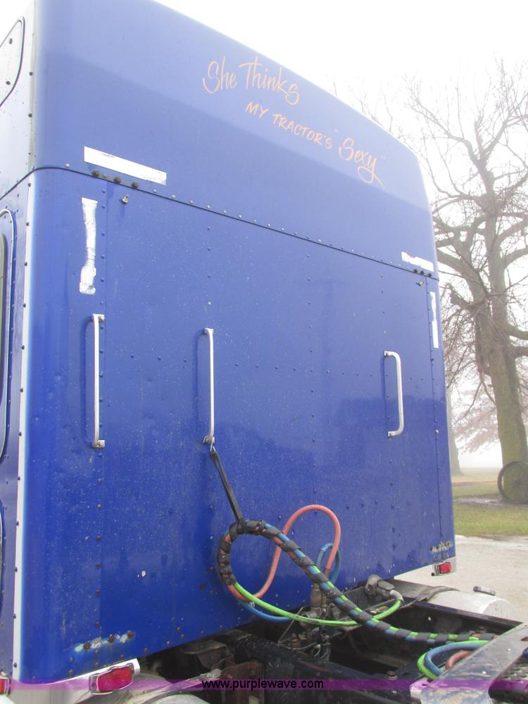 image for item J8788 2000 Kenworth W900 semi truck