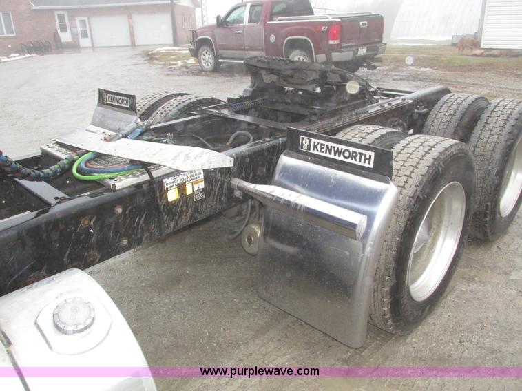 image for item J8788 2000 Kenworth W900 semi truck