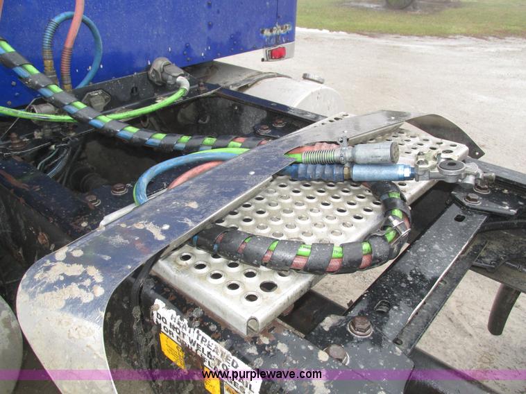 image for item J8788 2000 Kenworth W900 semi truck