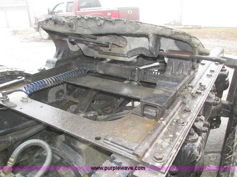 image for item J8788 2000 Kenworth W900 semi truck