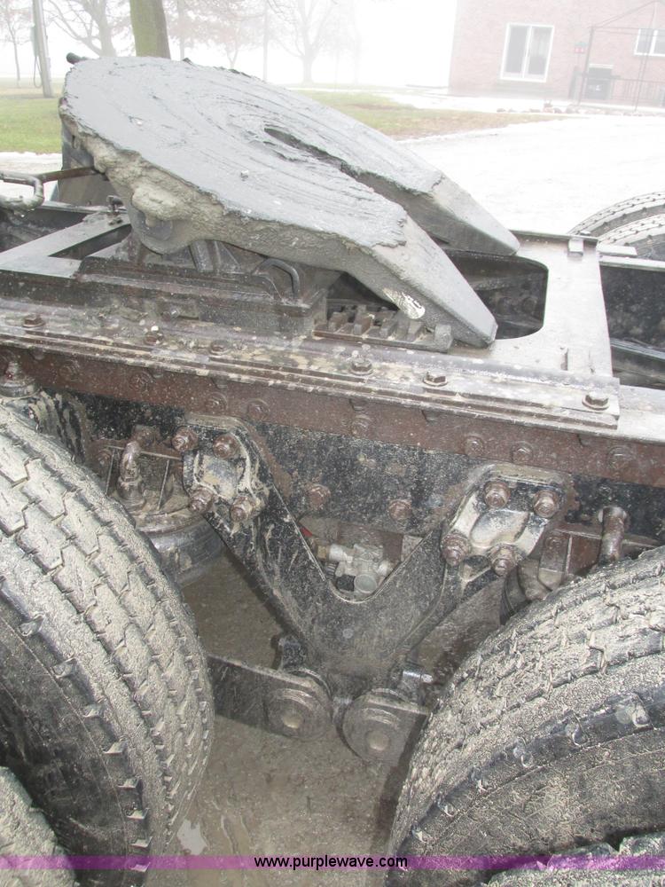 image for item J8788 2000 Kenworth W900 semi truck