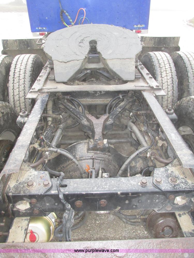 image for item J8788 2000 Kenworth W900 semi truck