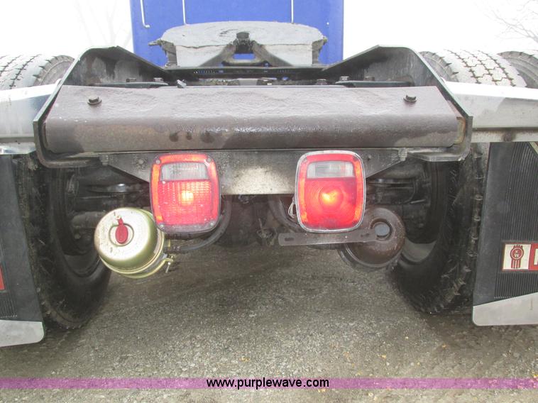 image for item J8788 2000 Kenworth W900 semi truck