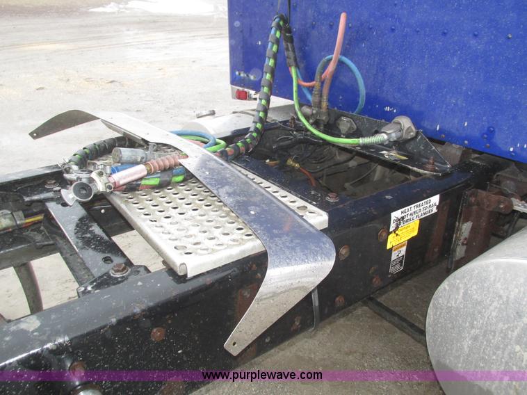 image for item J8788 2000 Kenworth W900 semi truck