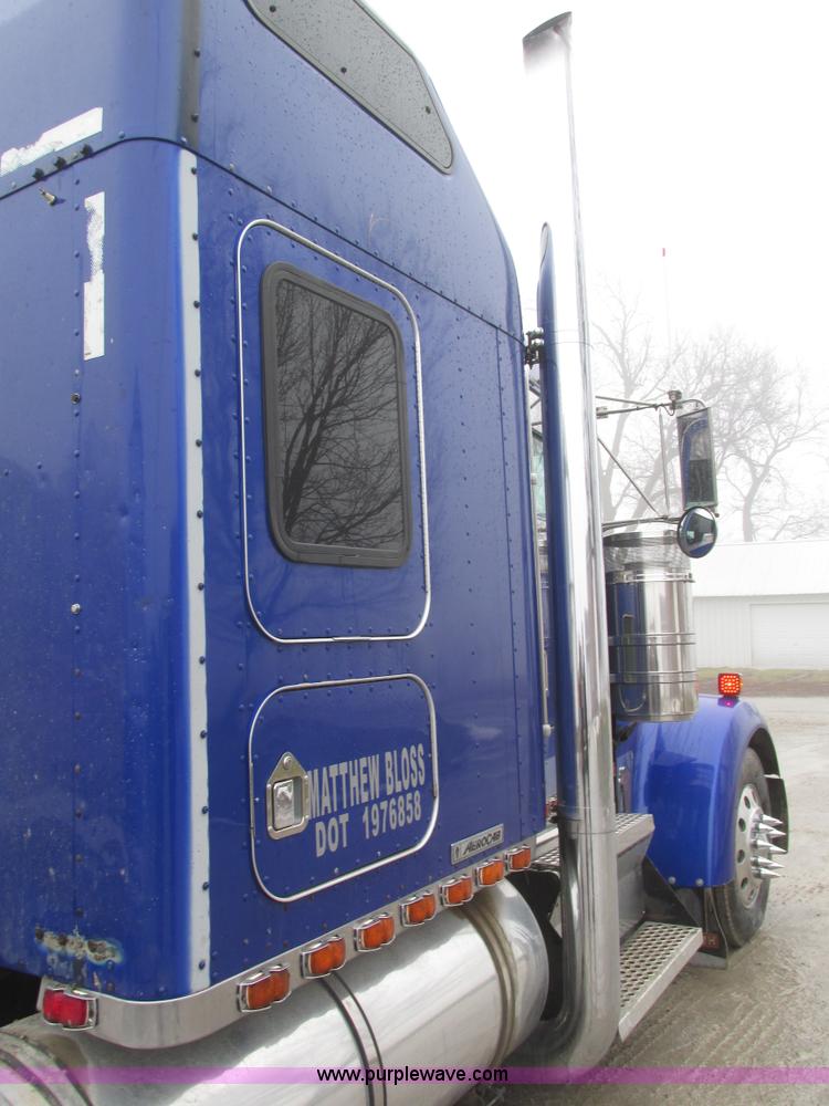 image for item J8788 2000 Kenworth W900 semi truck