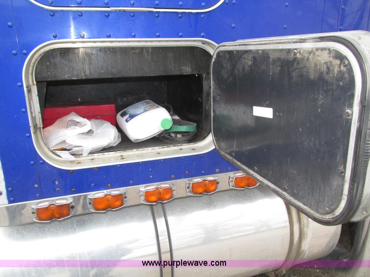 image for item J8788 2000 Kenworth W900 semi truck