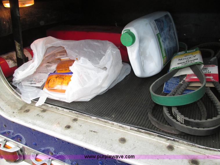 image for item J8788 2000 Kenworth W900 semi truck