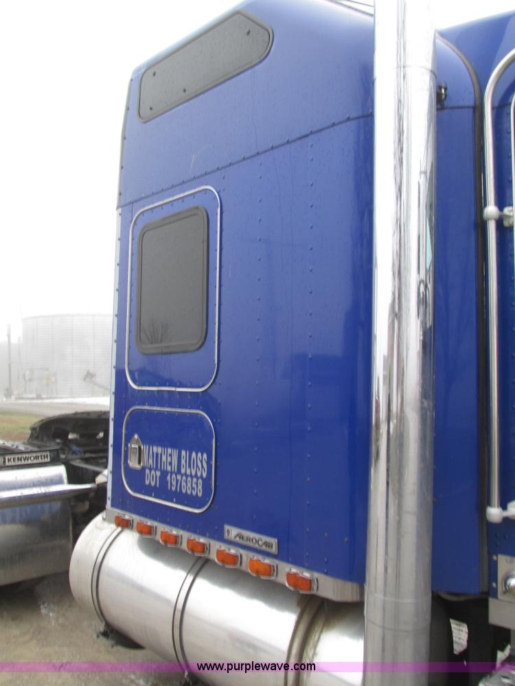 image for item J8788 2000 Kenworth W900 semi truck