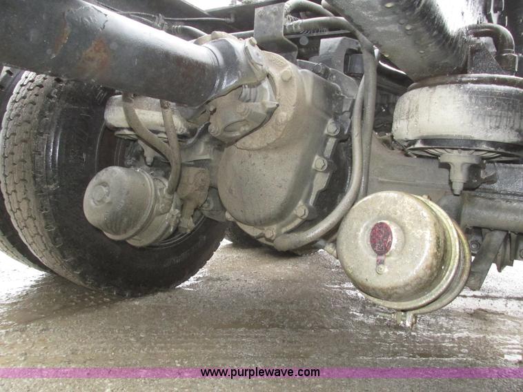 image for item J8788 2000 Kenworth W900 semi truck