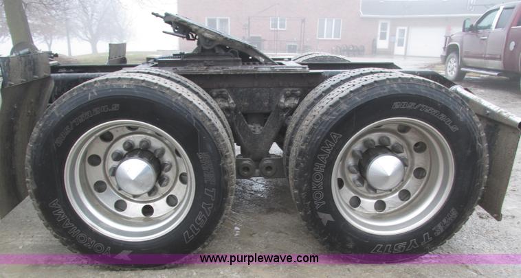 image for item J8788 2000 Kenworth W900 semi truck