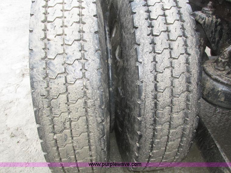 image for item J8788 2000 Kenworth W900 semi truck