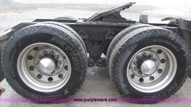 image for item J8788 2000 Kenworth W900 semi truck