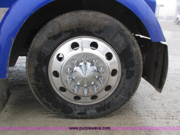 image for item J8788 2000 Kenworth W900 semi truck