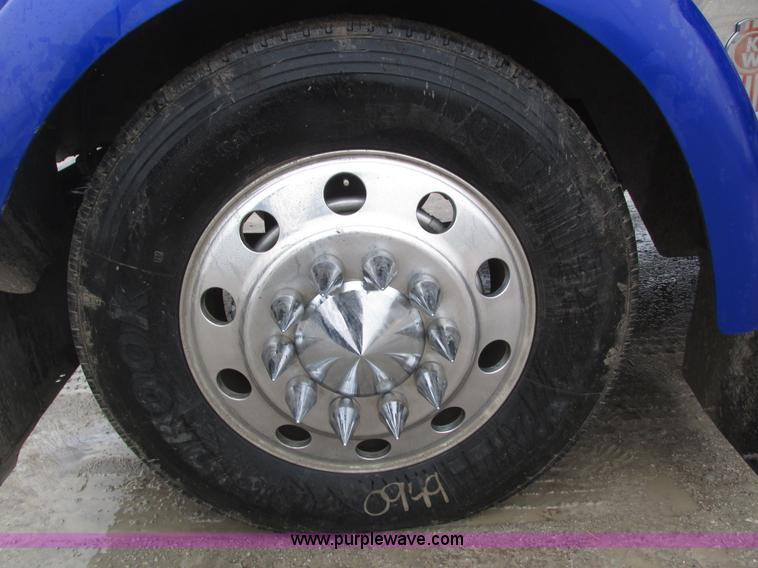 image for item J8788 2000 Kenworth W900 semi truck