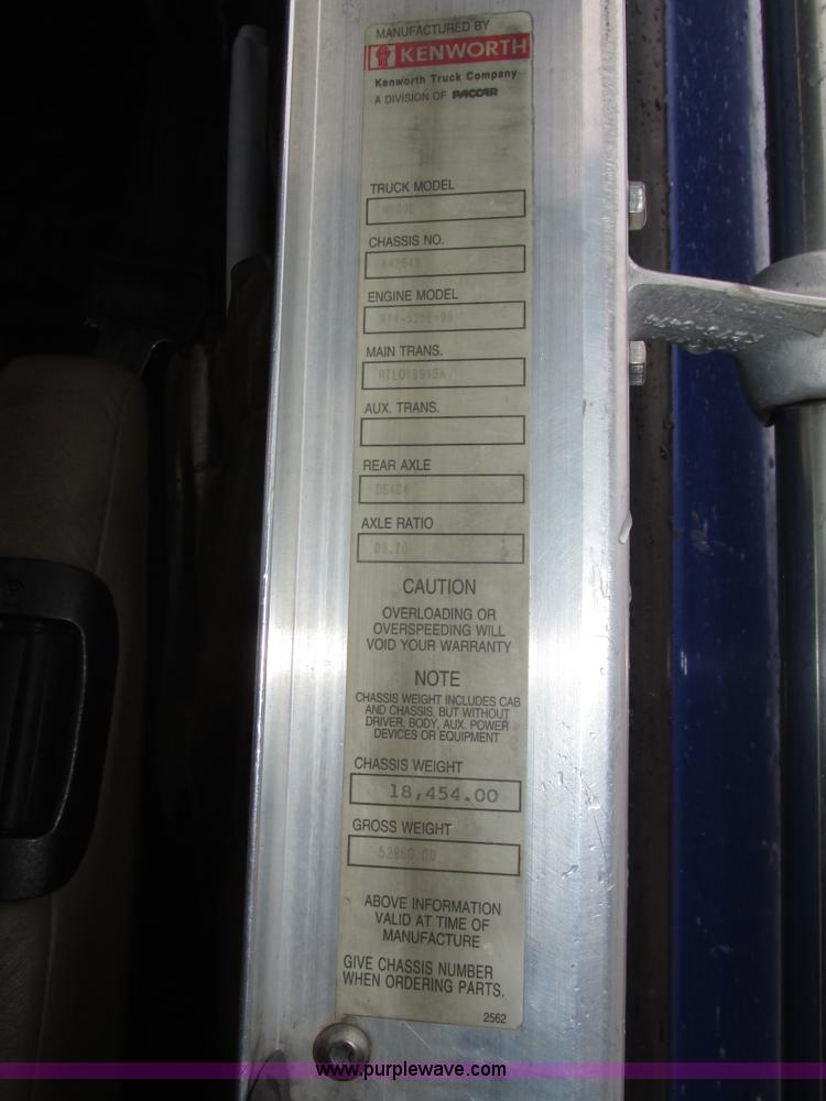 image for item J8788 2000 Kenworth W900 semi truck