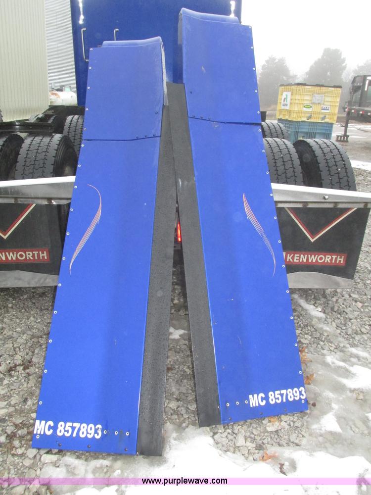 image for item J8788 2000 Kenworth W900 semi truck