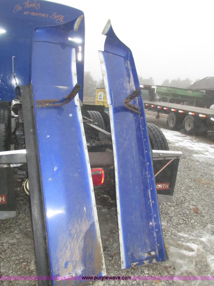 image for item J8788 2000 Kenworth W900 semi truck