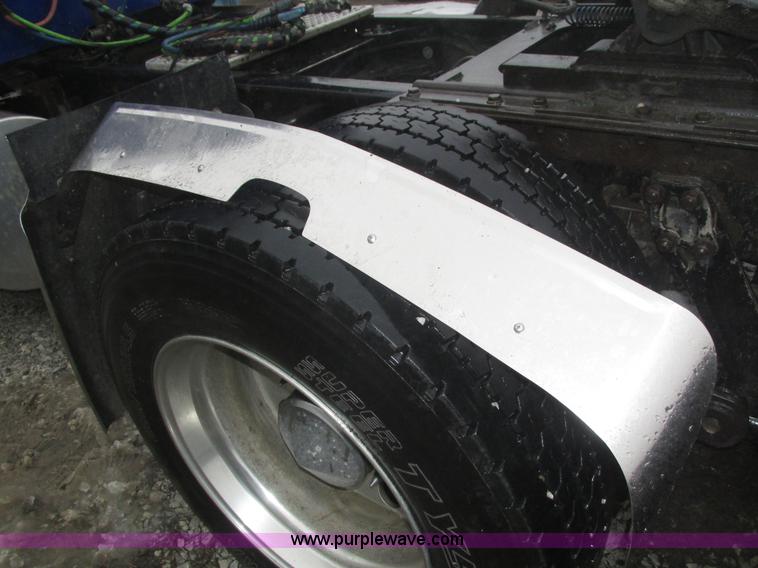 image for item J8788 2000 Kenworth W900 semi truck