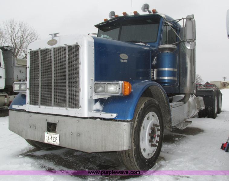 image for item J8792 1999 Peterbilt 379 semi truck
