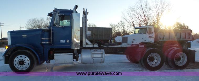 image for item J8792 1999 Peterbilt 379 semi truck