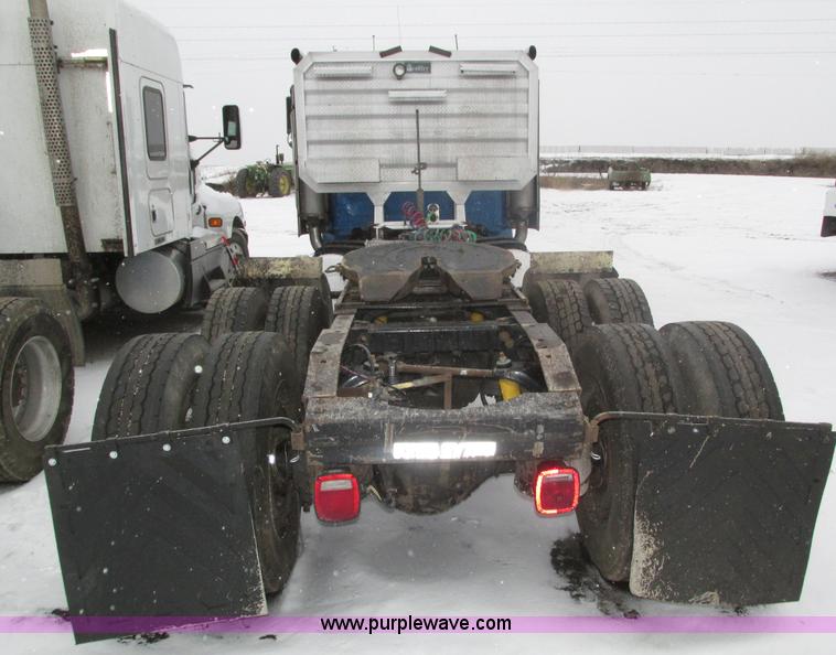 image for item J8792 1999 Peterbilt 379 semi truck