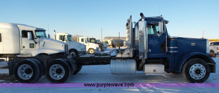 image for item J8792 1999 Peterbilt 379 semi truck