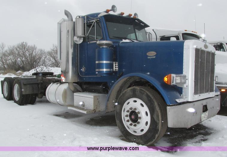 image for item J8792 1999 Peterbilt 379 semi truck
