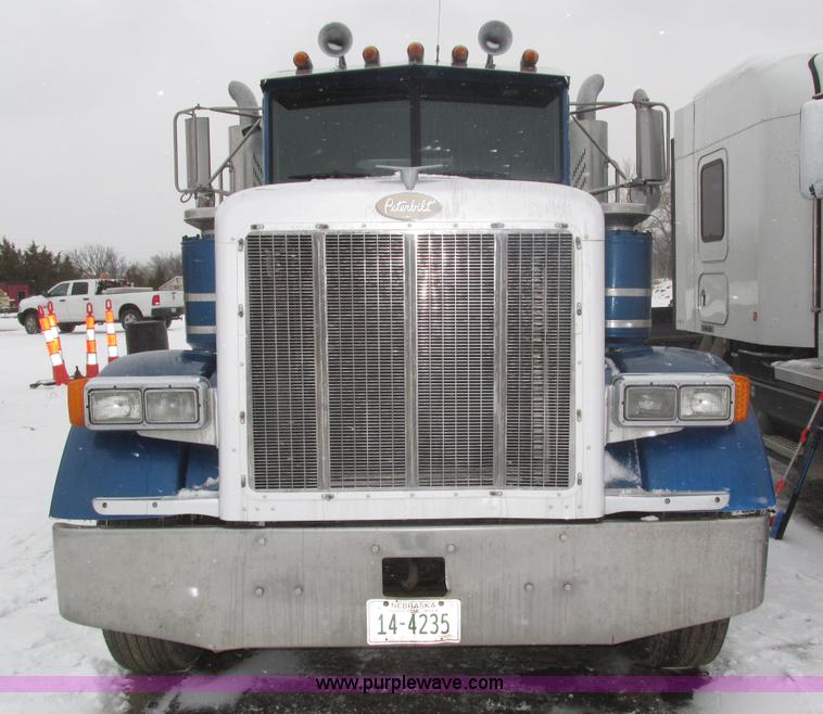 image for item J8792 1999 Peterbilt 379 semi truck