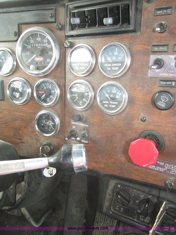 image for item J8792 1999 Peterbilt 379 semi truck