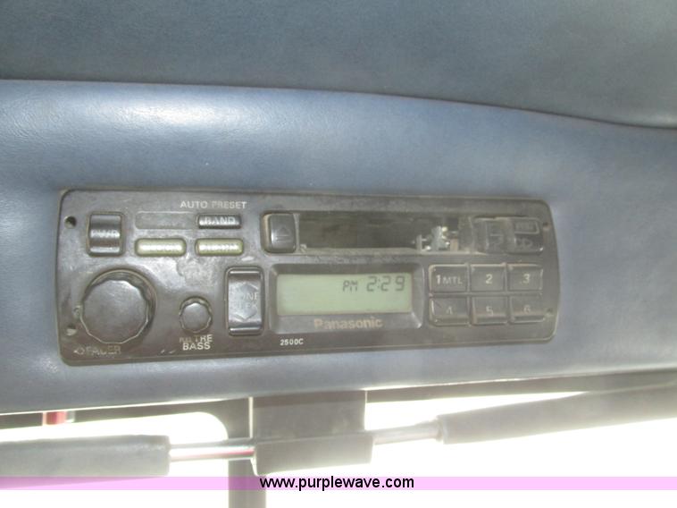 image for item J8792 1999 Peterbilt 379 semi truck