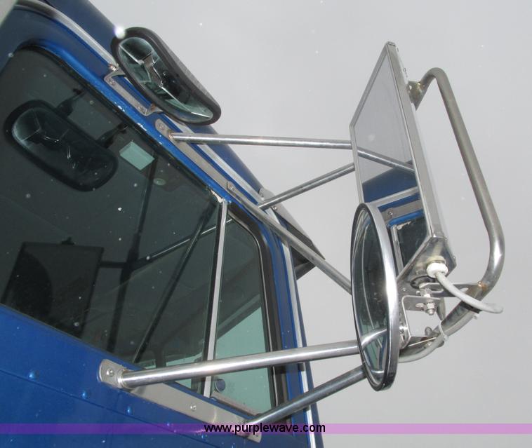 image for item J8792 1999 Peterbilt 379 semi truck